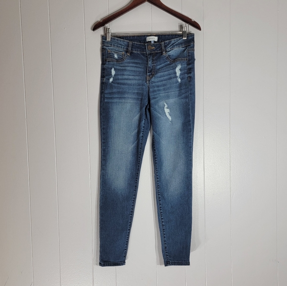 4/$20 Jolt Midrise Distressed Skinny Stretch Jeans Size 7 - Picture 1 of 6